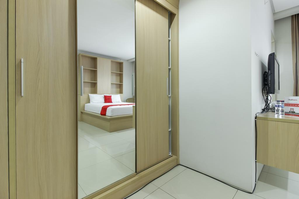 Reddoorz @ Patal Senayan 4 Hotel Jakarta Exterior photo