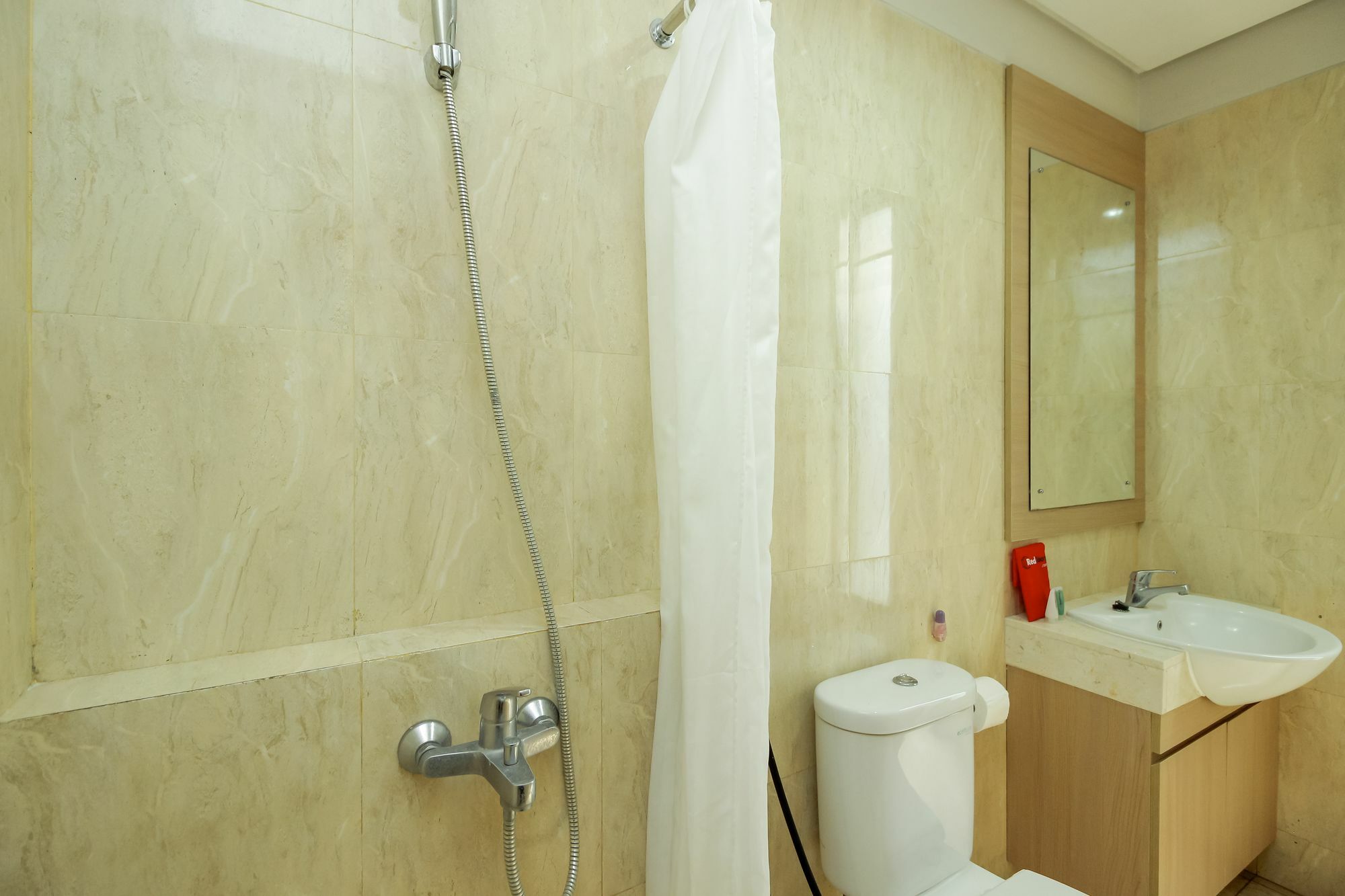 Reddoorz @ Patal Senayan 4 Hotel Jakarta Exterior photo