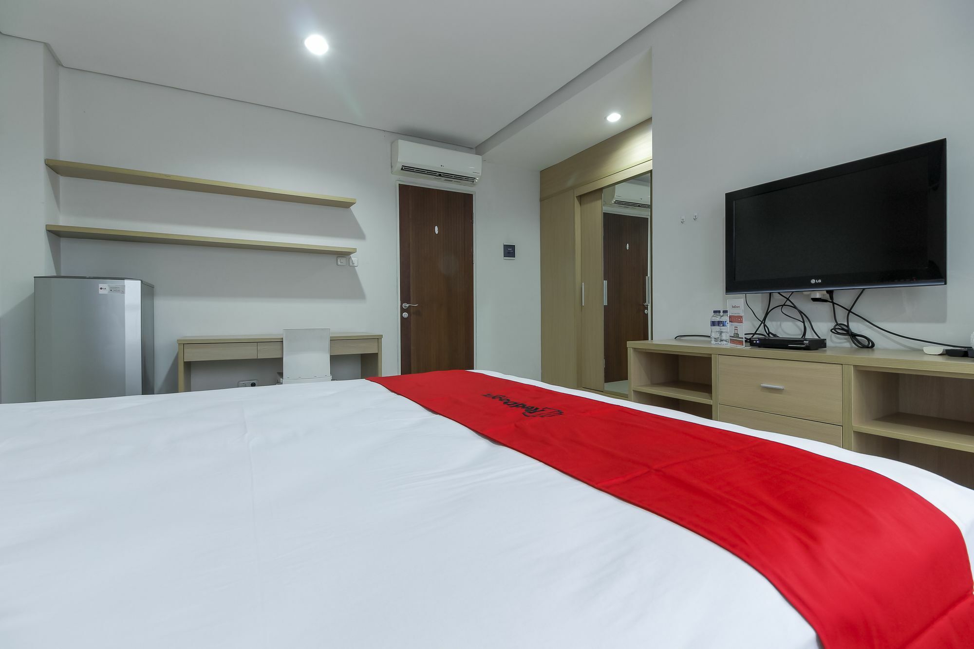 Reddoorz @ Patal Senayan 4 Hotel Jakarta Exterior photo