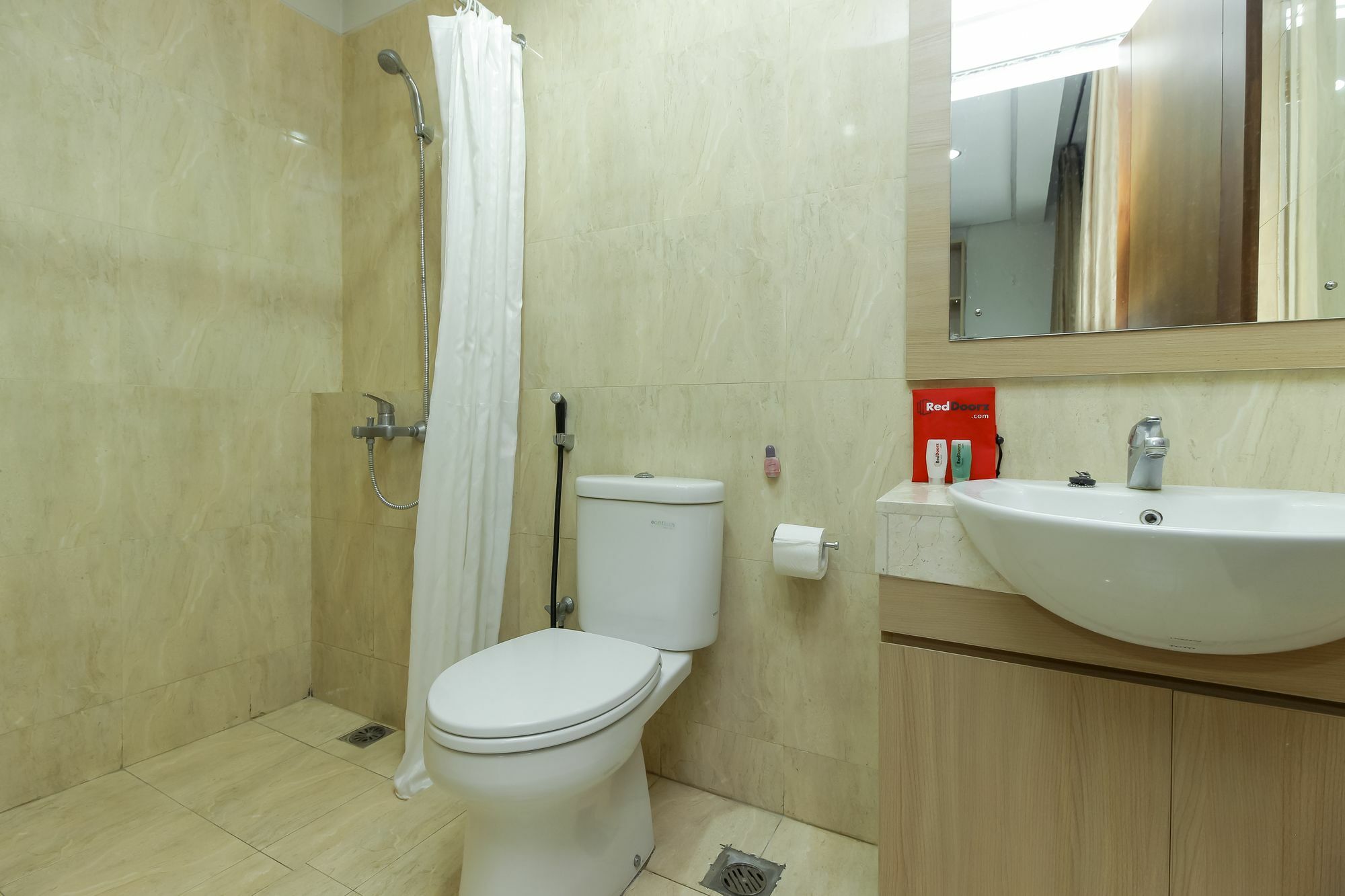 Reddoorz @ Patal Senayan 4 Hotel Jakarta Exterior photo