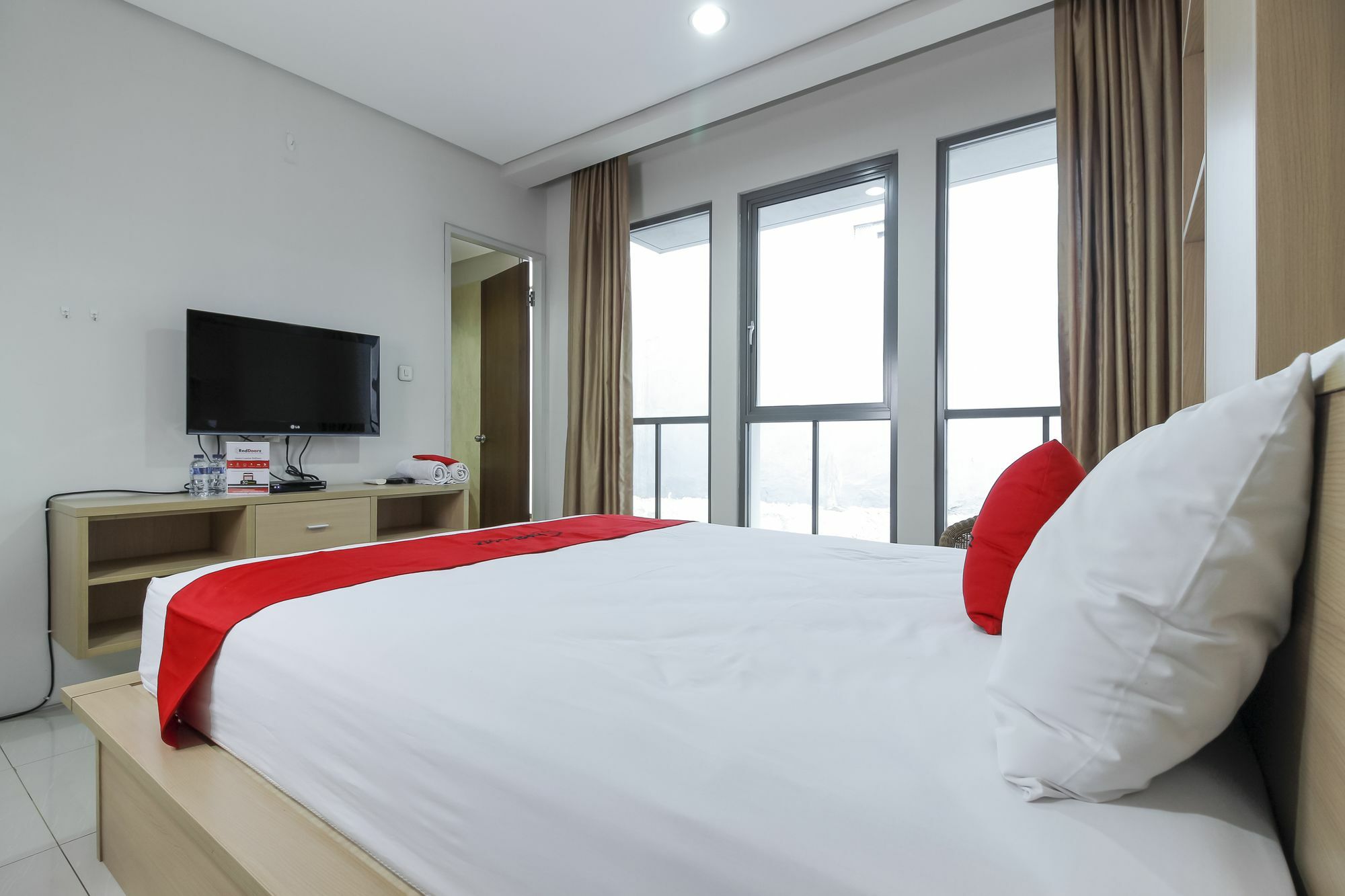 Reddoorz @ Patal Senayan 4 Hotel Jakarta Exterior photo